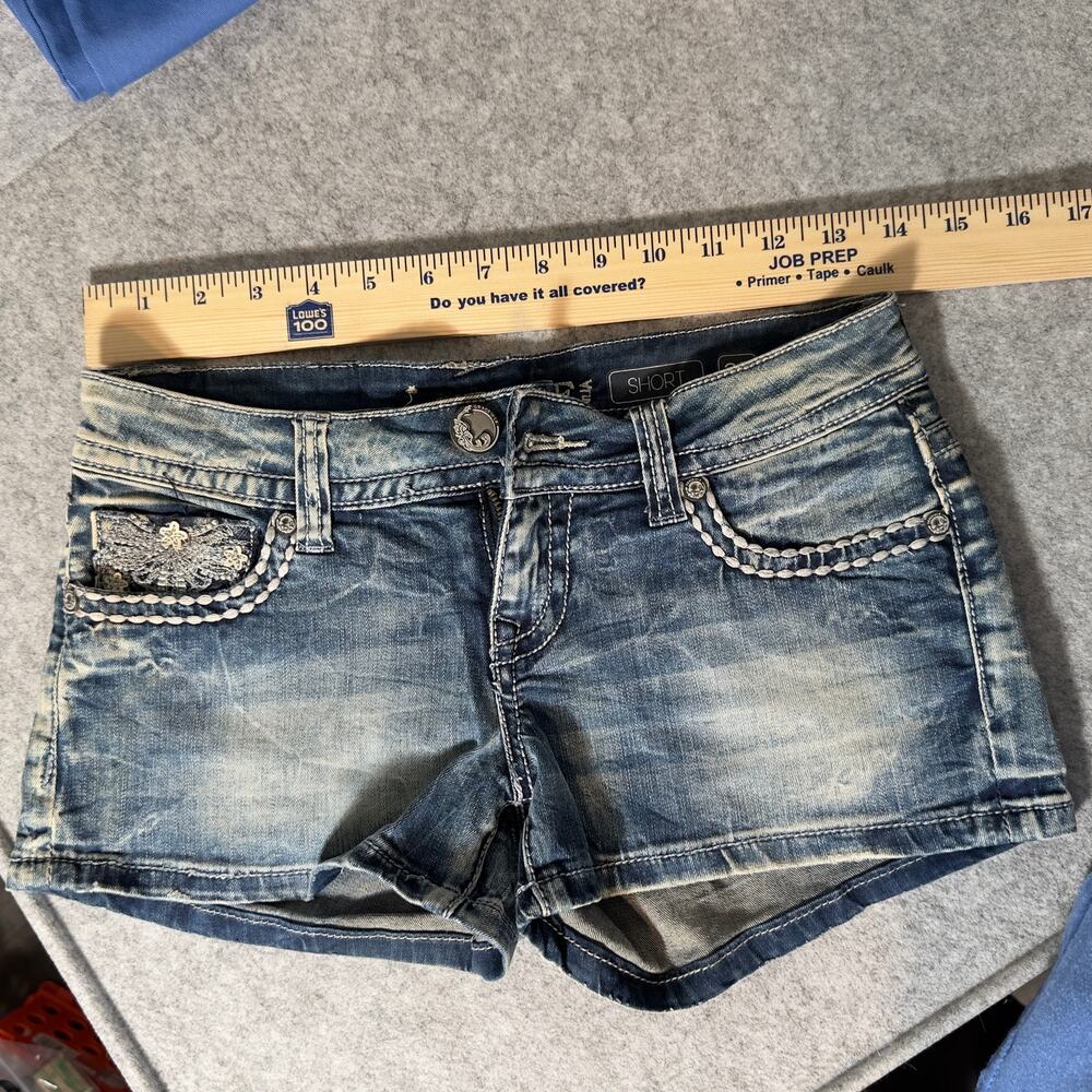 Beautiful Grace in LA shorts size 25